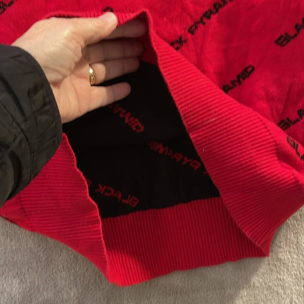 Black‎ Pyramid Crewneck Heavy Sweater Men’s Sz XL Red with Black Allover print